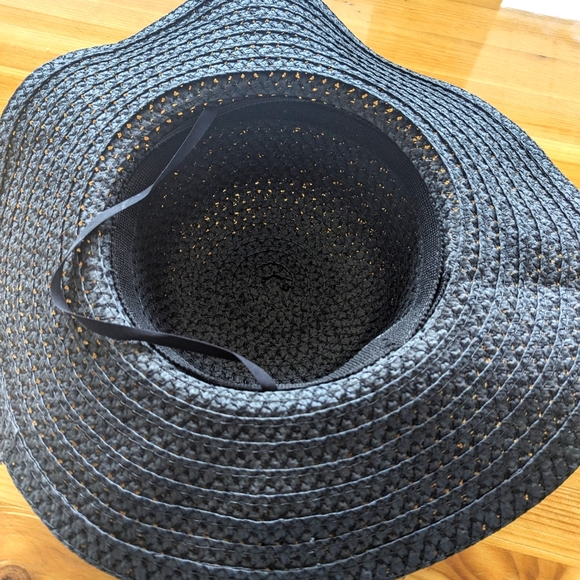 Hat - Picture 4 of 6